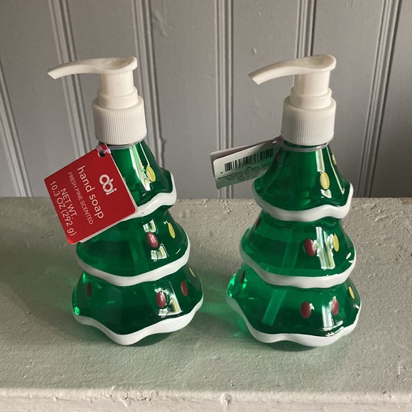 NWT Set of 2- Fresh Pine Scented Christmas Tree ๐ Bottle Hand Soap Dispensers - Picture 14 of 17